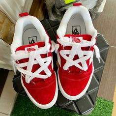 Star Laces Vans, Knu Skool Vans Star Laces, Star Laces, Pretty Sneakers, Trendy Shoes Sneakers, Red Vans, Preppy Shoes, Pretty Shoes Sneakers, All Nike Shoes