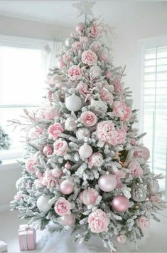 Pink Christmas Bedroom, Pink Xmas Tree, Pink Christmas Tree Decorations, Christmas Tree Inspo, Girly Christmas, Christmas Dreaming, A Pink Christmas, Bedroom Pink, Pink Xmas