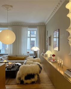 Classy Studio Apartment, Closet In Living Room, Small Eclectic Living Room, Luxury Apartment Interior, Bedroom False Ceiling, Minimalist Bedroom Ideas, Office At Home, Modern Bedroom Ideas, Small Basement