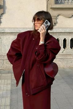 Burgundy Street Style, Brown Monochrome Makeup, Luxury Chic Brown Outerwear, Chic Red Oversized Outerwear, Luxury Brown Mohair Outerwear, Ootd Women, Street Style Fall Outfits, Woman Suit Fashion, Suit Fashion