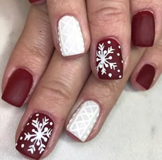 Short Red Nails With Snowflakes, Christmas Bridal Nails, Burgundy Christmas Nail Designs, Christmas Nails Matte, Burgundy Nail Art Designs, Sweater Nails Christmas, Snowflake Christmas Nails, Christmas Pedicure, Nails With Snowflakes