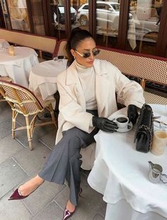 Old Money Autumn Outfits Women 2024: 25+ Ideas You Will LOVE 27 Old Money Outfit Ideas, Look Expensive On A Budget, Chic Business Casual, Cute Work Outfits