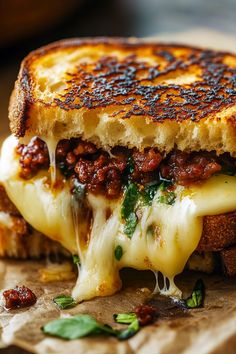 Chorizo Grilled Cheese Bar Food Ideas Restaurant, Mac And Cheese Sandwich, Chorizo Sandwich, Sourdough Sandwich Recipes, Breakfast Grilled Cheese, Lemon Posset Recipe, Mac And Cheese Pizza, Chorizo Tacos, Yummy Sandwiches