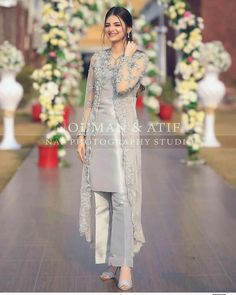 Dress For Reception, Long Coat Dress, Pakistani Women Dresses, Shadi Dresses, Girls Party Wear, Shrug For Dresses, Gaun Fashion, Pakistani Wedding Outfits