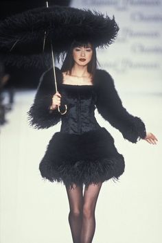 ☼ on X: "Chantal Thomass Fall 1994 https://t.co/n8dRTgFENp" / X 90s Runway, Chantal Thomass, Runway Outfits, Claudia Schiffer, Fashion Board, 인물 사진