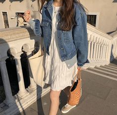 Jean Jacket Over Dress, Jean Jacket And Dress Outfit, Jacket Over Dress, Ootd Jeans, Vacation Outfits Women, Light Denim Jacket, Oversized Outfit, Korean Casual Outfits