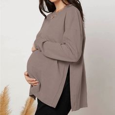 Maternity Casual Split Hem Top 94% Cotton, 6% Elastane Size Tags Are Letters Xs(2) S(4) M(6) L(8-10) Xl(12) Xxl(14) Search: Anthro Festival Preppy Casual Mumu Revolve Spell Reformation Puff Popular Swim Contemporary Layering Free People Cami Dress Top Events Lulu Vacation Beach Contemporary Anniversary Boat Weekend Pool Swim Night Out Visit My Boutique Maternity Clothes Plus Size, Casual Maternity Style, Sew Maternity Clothes, Maternity Office Outfits, Plus Size Maternity Fashion, Pregnant Street Style, Cute Maternity Clothes, Free People Cami, Casual Maternity Outfits