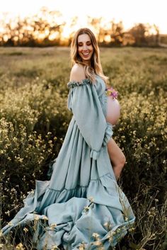 Maternity Dresses Photoshoot, Flowy Boho Maternity Dress, Maternity Shoot Dresses Summer, Mertinity Photoshoot, Open Dress Maternity Pictures, Green Maternity Dress Photoshoot, Maternity Photography Dress Boho, Maternity Shoot Outfit Ideas