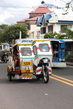 an auto rickshaw is driving down the street