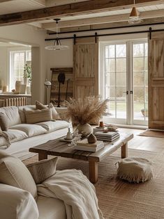 Timeless and rustic living room ideas for a cozy and inviting home sanctuary Earthy Living Room, Furnitur Ruang Keluarga, Cottage Living Rooms, Cottage Interior, Living Room Scandinavian, Farmhouse Interior, Rustic Living, Cottage Living, Rustic Living Room