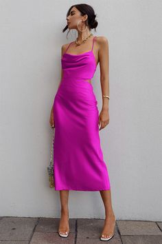 Satin Outfits, Cool Winter, Midi Slip Dress, Split Dress, Cowl Neckline, Slim Dresses, Mode Inspiration, Cami Dress, Your Back