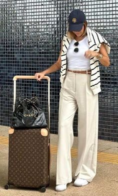 Classy Airport Outfit, Elegantes Party Outfit, Cute Airport Outfit, Chic Travel Outfit, Comfy Airport Outfit, Airport Outfit Summer, Comfy Travel Outfit, Airplane Outfits