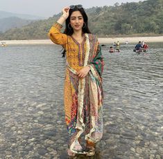 Indian Tv Actress, Desi Wear, Casual College Outfits, Bridal Dresses Pakistan, Indian Dresses Traditional, Cotton Kurti Designs, Traditional Indian Outfits, Simple Pakistani Dresses