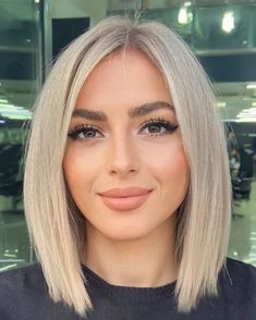 Chin Length Hair Round Face, Collar Length Hair, Bob Round Face, Bobs For Round Faces, Unnatural Hair Color, Bob Hairstyles For Round Face, Lob Haircut, Collar Bone, Round Face Haircuts