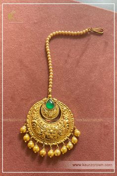 #ayana #traditonal #goldplated #punjabijewellery #tikka #greenstone #kaurzcrown Wedding Jewelery, Kundan Jewellery Bridal, Ankle Bracelets Diy, Bridal Jewelery, Antique Necklaces Design, Antique Jewellery Designs