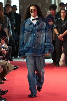 All Blue Outfit, Evening Suit, Art Outfits, Metallic Jeans, Menswear Fashion Show, Junya Watanabe, Menswear Fashion, Blue Outfit