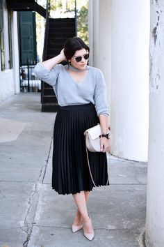 Black Pleated Skirt Outfit Dressy, Outfits With Long Skirts Plus Size, Plus Size Business Casual Skirts, Black A Line Skirt Outfit Plus Size, Tops For Pleated Skirts, Plus Size Skirt Outfits Work, Plus Size Pleated Skirt, Black Pleated Skirt Outfit Curvy, How To Style Long Skirts Plus Size