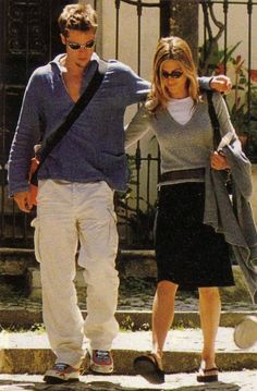 Brad Pitt 2000 Style, Brad Pitt Fashion 90s, Brad Pitt Summer Style, Brad Pit Outfit, Brad Pitt 2000s Style, 90s Brad Pitt Fashion, Brad Pitt Fashion Style, Brad Pitt 90s Style, 1990s Fashion 90s Style Men