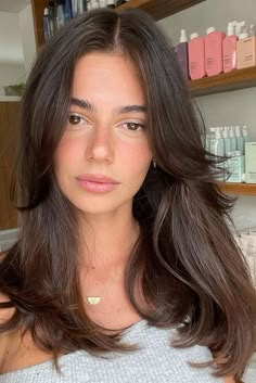 shoulder length hair, trendy medium length haircuts, medium hair cuts, shoulder length hair cuts Brown Hair Inspo, Bangs With Medium Hair, Haircuts For Long Hair, Curtain Bangs, Long Hair Cuts, 가을 패션