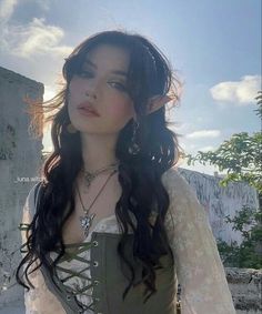 Very baeutefull girl Witch Aesthetic Hairstyle, Witch Aesthetic Hair, Brown Hair Cosplay Characters, Fairy With Black Hair, Fairy Face Claim, Witch Face Claim, Witch Hair Styles, Fairy Aesthetic Hair, Dark Academia Witch Aesthetic