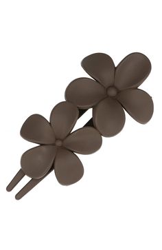 SALE ON SALE - Take and Extra 50% Off Sale Styles - Discount Applies in Cart. Sale items purchased during our Sale on Sale promotion are final sale. Add a floral touch to your outfit with the Carmel Pinch Clip by L. Erickson. This hair accessory features two flowers made with matte plastic and a spring pinch clip. This 4" hair clip is perfect for holding back hair or adding a accent to an updo. Made by L. Erickson, this Carmel Pinch Clip is ideal for any hair type and is versatile to be dressed Flower Clip, Flower Hair Clips, Metal Flowers, Flower Fashion, Flowers In Hair, Easy Hairstyles, Color Matching, Headpiece, Flower Designs