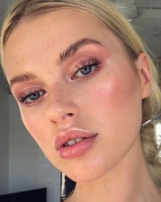 Pink Makeup Looks, Rosa Make-up, Makeup Pallets, Moisturizing Face, Gold Aesthetic