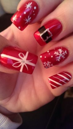 Christmas Nail Art Designs Xmas, Nail Selfies, Christmas Pedicure, Pretty Nail Polish Colors, Christmas Nail Colors, Christmas Nails Diy, Xmas Nail Art, Expensive Things, Purple Nail Art