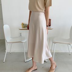 Silk Fashion, Long Skirt Fashion, Elegant Skirt, Spring Women, Skirt Women, Satin Skirt, Looks Chic, Summer Skirts, Silk Skirt