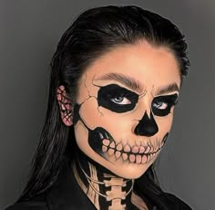 Halloween Costumes Skull Make Up, Halloween Skull Costume, Skull Makeup Women, Skull Makeup Aesthetic, Halloween Makeup Skull, Calavera Makeup, Skull Makeup Halloween, Half Skull Makeup, Skull Face Makeup