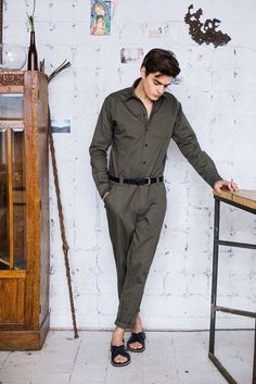 Fashion in Sandals Jumpsuits Men, Man Jumpsuit, Fashion Show Outfit, Male Outfit, Urban Fashion Editorial, 90s Urban Fashion, Urban Wear Women, Womens Fashion Casual Chic, Men Jumpsuit