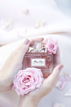 Miss Dior Absolutely Blooming Miss Dior Absolutely Blooming, Dior Absolutely Blooming, Absolutely Blooming, Perfume 212 Vip, Perfume 212, Perfume Carolina Herrera, Perfume Photography, Signature Fragrance