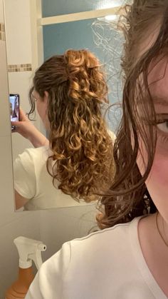 Hairstyle Ideas For Wavy Curly Hair, Cutest Curly Hairstyles, Curly Hairstyles 2c Curls, 2 C Hairstyles, Cute 2c Hairstyles, Curly 2c Hairstyles, 2c Hair Hairstyles, Downtown Girl Hairstyles Curly, 2c Curly Hair Styles