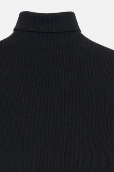 Our 100% cashmere turtleneck sweater in a heavyweight knit with a true women’s fit. Made in Los Angeles with Hand Powered knitting machines, our Women’s Turtleneck is made of the softest Italian cashmere and features a ribbed neckline, hemline, and cuffs. Sweater Storage, Knitting Machines, Elder Statesman, Womens Turtleneck, Cashmere Turtleneck, Ribbed Neckline, True Blue, Powder Pink, Lounge Pants