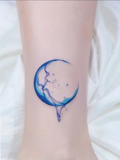 a small tattoo on the ankle of a woman's foot with water splashing down it