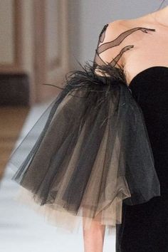 Couture Details, Cooler Look, Mode Vintage, Mode Inspiration, Look Fashion, A Black, Runway Fashion