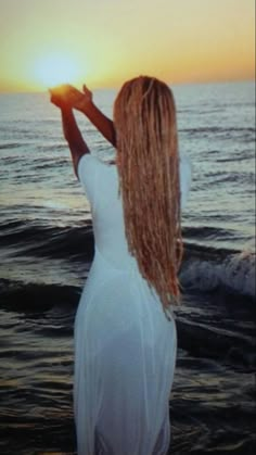 Beach Goddess Aesthetic, Spiritual Beach Photoshoot, Water Shoot Black Women, Kylie Pregnant, Black Island Girl Aesthetic, Black Women Ocean Aesthetic, Earthy Style, Beyonce Style, Set Outfits