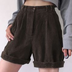 Dark Academia Fashion Pants, Shorts Streetwear, Fashion Dark, Ladies Shorts, Academia Outfits, Academia Fashion, Corduroy Shorts, Pants Outfits, Women Shorts