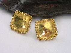 Square Yellow Gold Stud Earrings Hammered Jewelry, Unique Handmade Earrings, Studs Gold, Hammered Earrings, 18k Gold Earrings, Geometric Studs, Yellow Gold Earrings, Artisan Earrings, Earrings Geometric