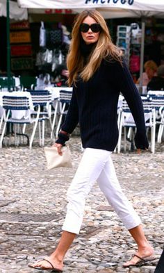 Elle Macpherson in Portofino Elle Macpherson Style, Supermodel Style, Easy Clothing, Stitch Fix Outfits, Fashion Over 40, Fall Outfits Women, Fashion Face, Fashion Advice