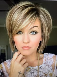 Makeup Cantik, Cute Bob Hairstyles, French Twist Hair, Short Hair Trends, Hairstyles For, Layered Bob Hairstyles, Bob Hairstyles For Fine Hair, Hot Hair Styles, Layered Bob