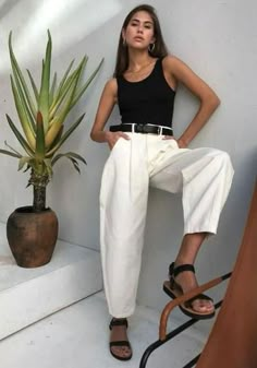 Mode Casual, Black Tank Top, White Pants, Black Tank, Office Outfits