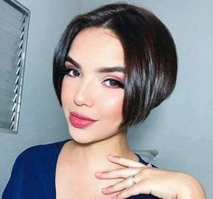 Pixie Growout, Really Short Bob, Stacked Haircut, Sleek Bob Hairstyles, Beauty Hair Color, Angled Bob, Fun Hair, Hair Haircuts