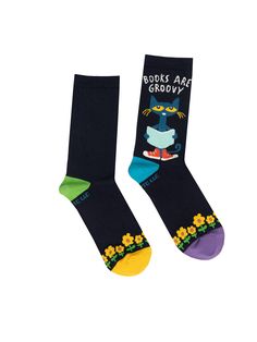 Pair of Pete the Cat - Books Are Groovy literary socks. Cat Reading, Funky Socks, Pete The Cat, Cat Kids, Cat S, Cat Books, Comfortable Socks, Cute Socks, Colorful Socks