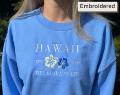 Beach Clothes Aesthetic, Aesthetic Embroidery, Hawaii Sweatshirt, Hawaii Hoodie, Checker Background, Trendy Sweatshirts, Aesthetic Crewneck, Concert Fit, Hawaii Surf