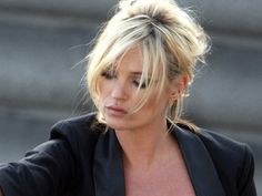 Kate Moss Haircut, Kate Moss Bangs, Ysl Photoshoot, Sandy Balayage, Kate Moss Hair, Moss Hair, World Hair, Guest Hair, Easy Hair Updos