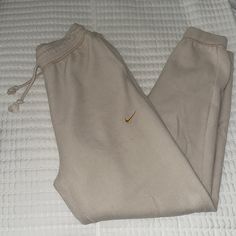 Condition: New Worn: 0 Womens Nike Joggers, Nike Sweats Women Pants, Nike Bottoms, Vintage Nike Joggers, Tan Sweat Pants, Nike Sweatsuit Outfits Women, Nike Sweatsuit Outfits, Nike Sweatpants Girls, Beige Nike Joggers