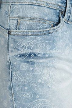 Short denim bleach cachemire Uses For Old Jeans, Denim Bleach, Jean Diy, Jeans Dama, Laser Design, Denim Art, Denim Inspiration, Denim Pocket, Bermuda Short