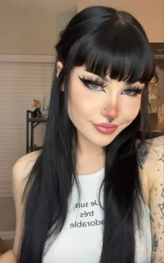 Makeup Look With Bangs, Cute Alternative Makeup, Round Face Dark Hair, Edgy Haircuts With Bangs, Makeup Looks With Bangs, Soft Goth Hair, Cute Hairstyles With Bangs Medium, Alternative Bangs Hair, Cat Beauty Face Type Makeup