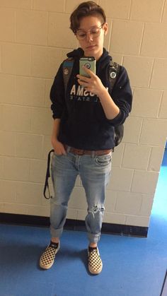 Tired boi Binary Aesthetic, Ftm Tips, Ftm Fashion, Non Binary Aesthetic, Tomboy Outfits Swag, Aesthetic Person, Bi Fashion, Outfits For School Casual, Tomboy Stil