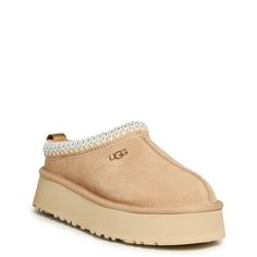 UGG Women's Tazz Slipper | DSW Canada Tazz Slipper, Beige Slippers, Cute Uggs, Ugg Tazz, Dream Shoe, What I Want For Christmas, Bday Wishlist, Ugg Tasman, Clothes Wishlist